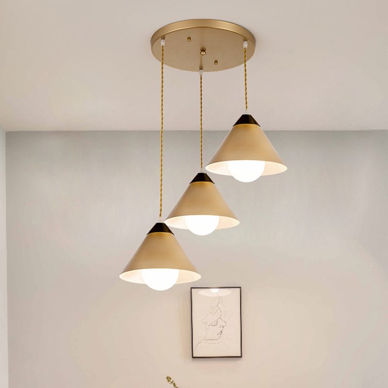Konisches Metall Mehrfach hängende leichte postmoderne 3 Köpfe Schwarz -Gold -Anhängerlampe mit runden/linearen Baldachin