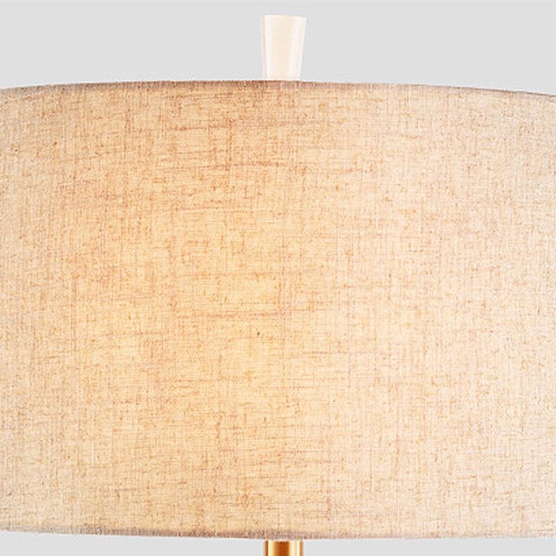 Lampada da tavolo in tamburo di lino Illuminazione tradizionalista Lampada da tavolo per camera da letto a 1 luce con base cilindrica in cristallo