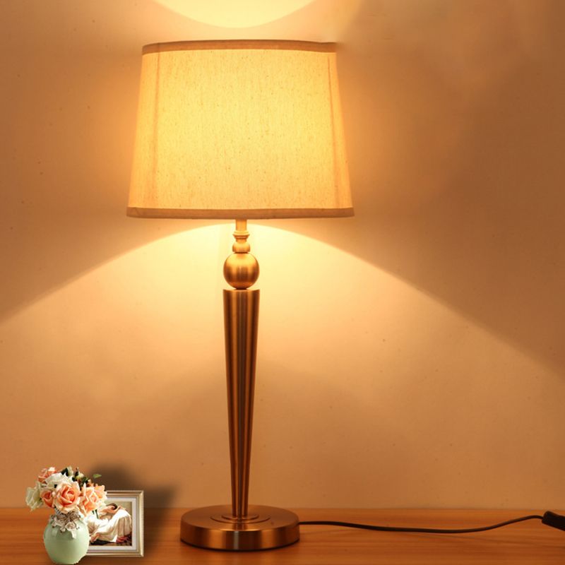 Taps toelopende tafellamp moderne stof 1 kop wit nachtkastje licht voor hotel
