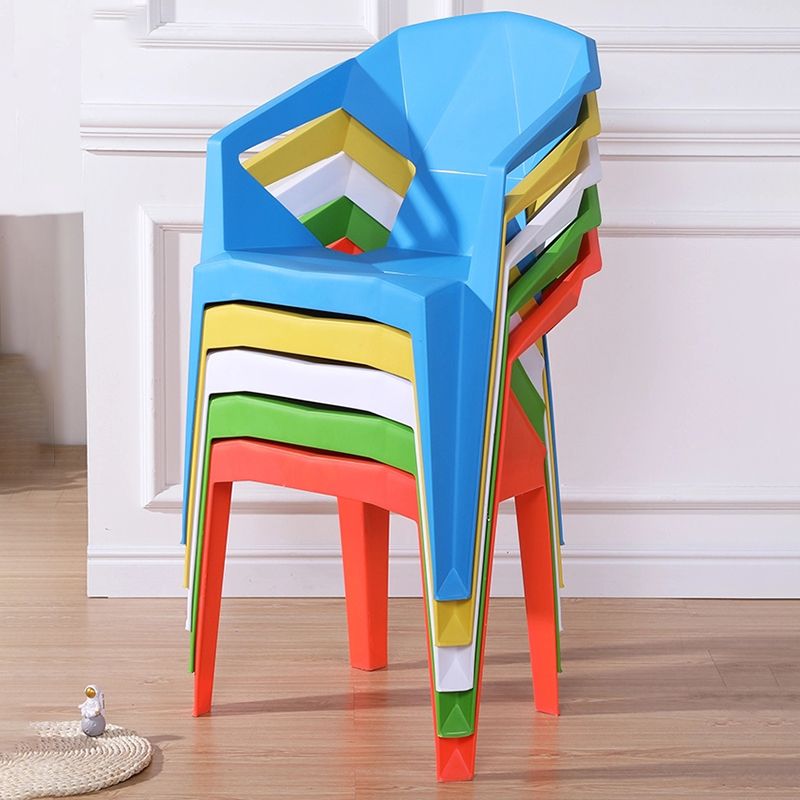 Silla lateral apilable con respaldo de listones de estilo moderno, sillas de comedor de plástico para uso doméstico