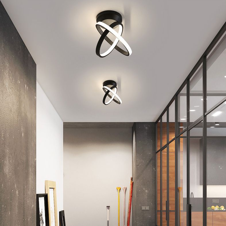 Plafoniera a LED lineare a 2 luci in un moderno e semplice apparecchio da soffitto in alluminio con paralume in silicone