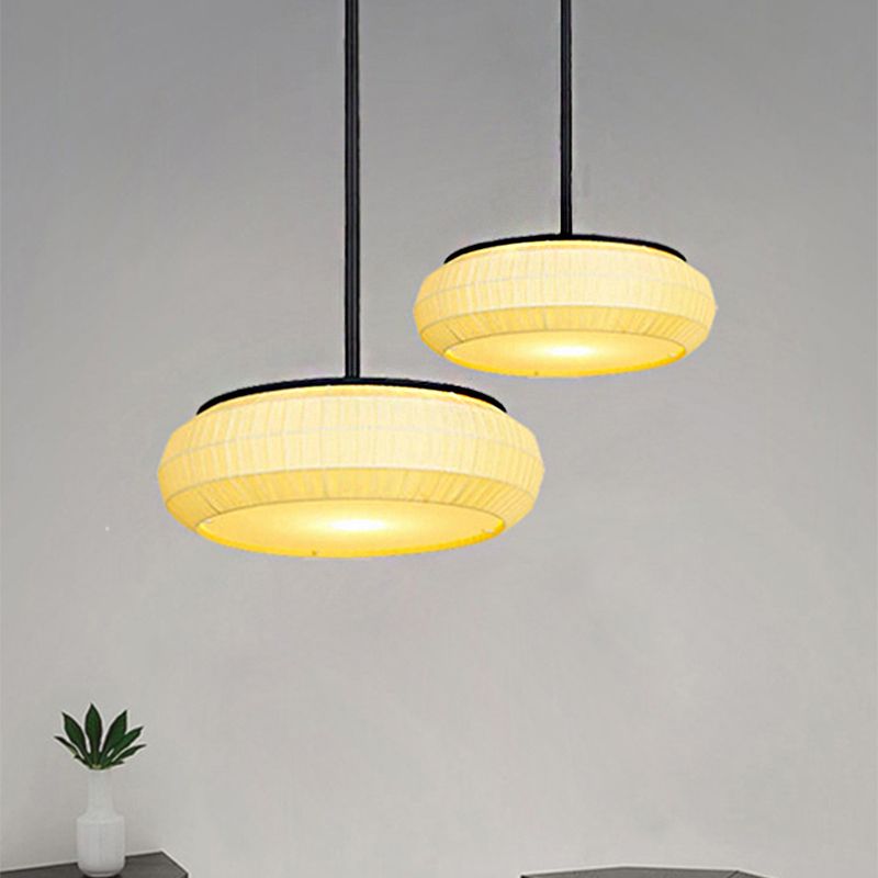 1 lumière plafond suspendue avec une nuance de tissu rond