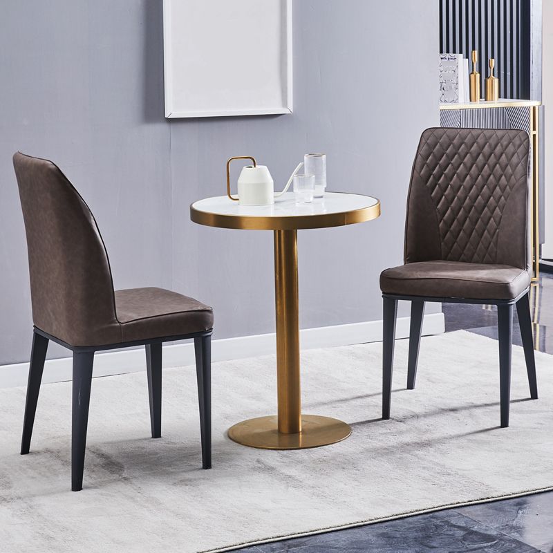 Silla lateral interior escandinava Silla de comedor con respaldo sólido tapizada de metal