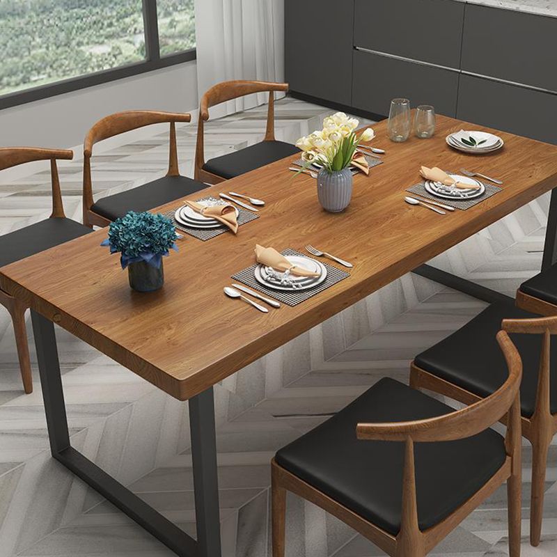 Table à manger en bois massif de style industriel