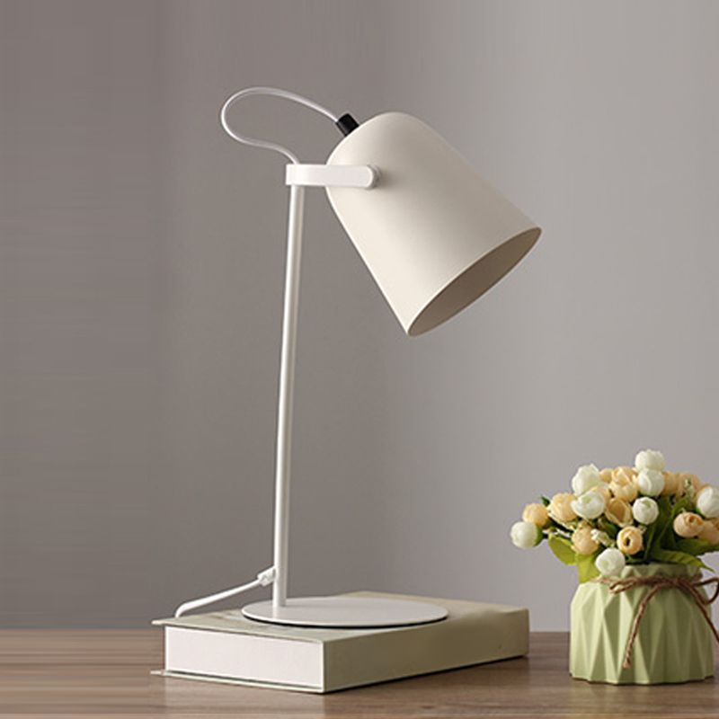 Lampe de table de chevet conique de style contemporain en métal 1 lampe de table à la lumière