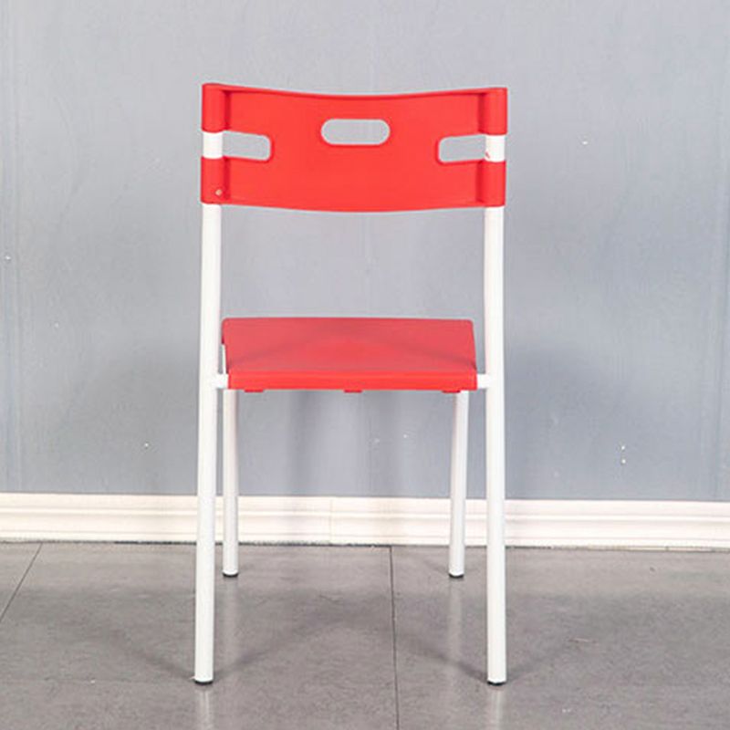 Plástico de estilo minimalista que cena la parte posterior abierta apilable de la silla sin brazos que cena la silla lateral