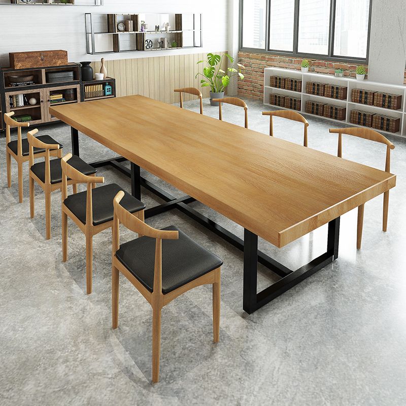 Mesa de comedor rectangular industrial de metal, mesa superior de madera maciza de pino con base de caballete