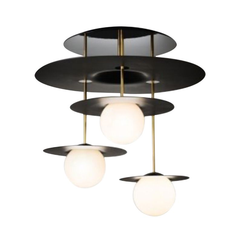 Illuminazione da soffitto nera a 3 teste con luce a semi-incasso in metallo a disco con paralume in vetro opale Orb