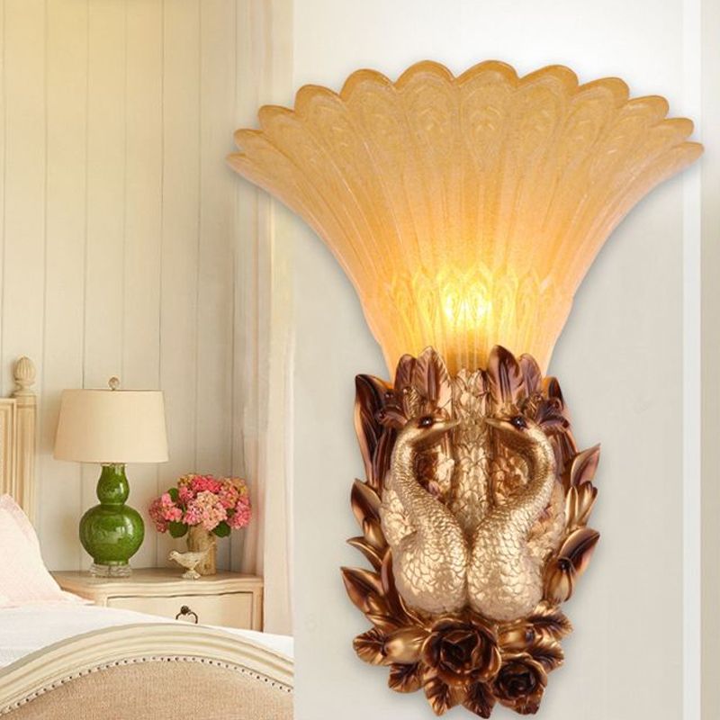 Camera da letto di pavone Doconce Sconce Light Resina vintage Apparecchiatura da parete a parete con testa singola con tonalità di vetro ambra a coste