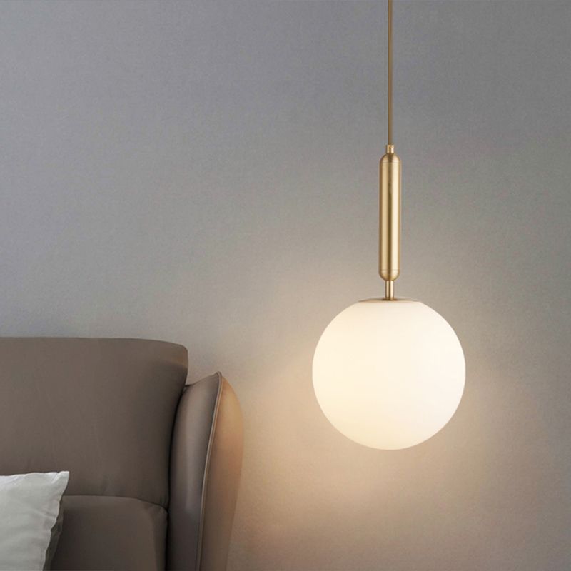 Semplicità moderna a soffitto rotondo a sospensione in vetro di latte appeso per soggiorno