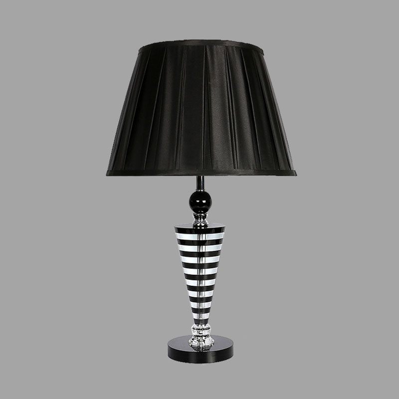 1 Lampada di cristallo leggera campagna per la campagna nera con la camera da letto conica sede con tonalità in tessuto