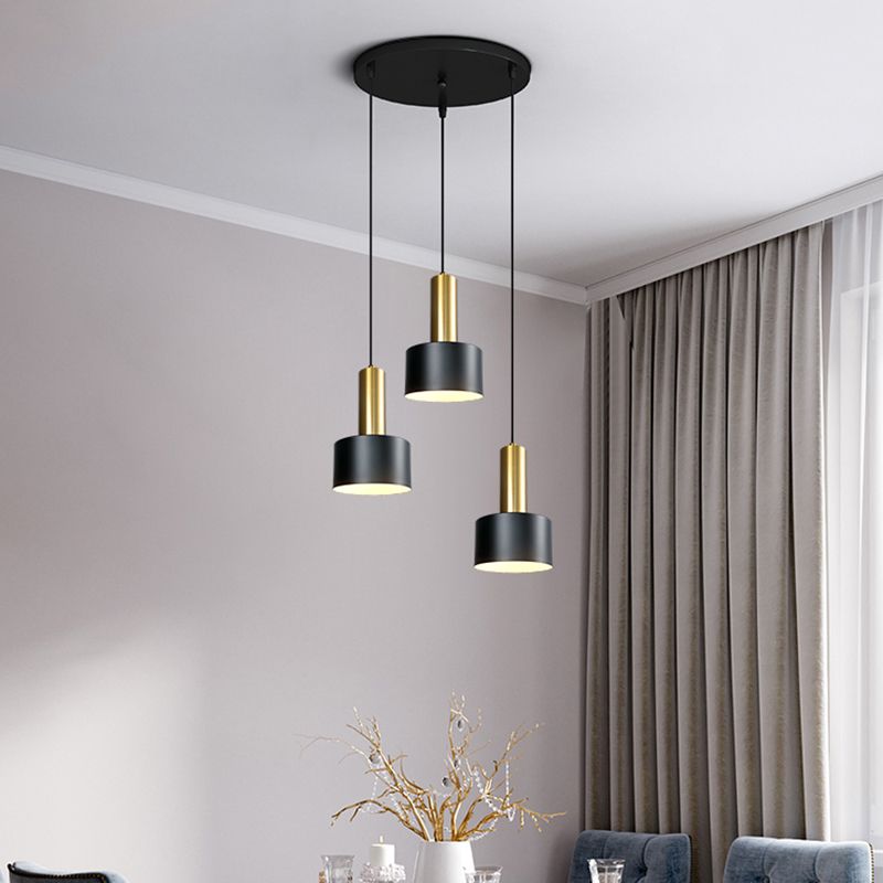 Lámpara de metal de electroplacas de luz colgante cilíndrico creativo moderno en negro y dorado