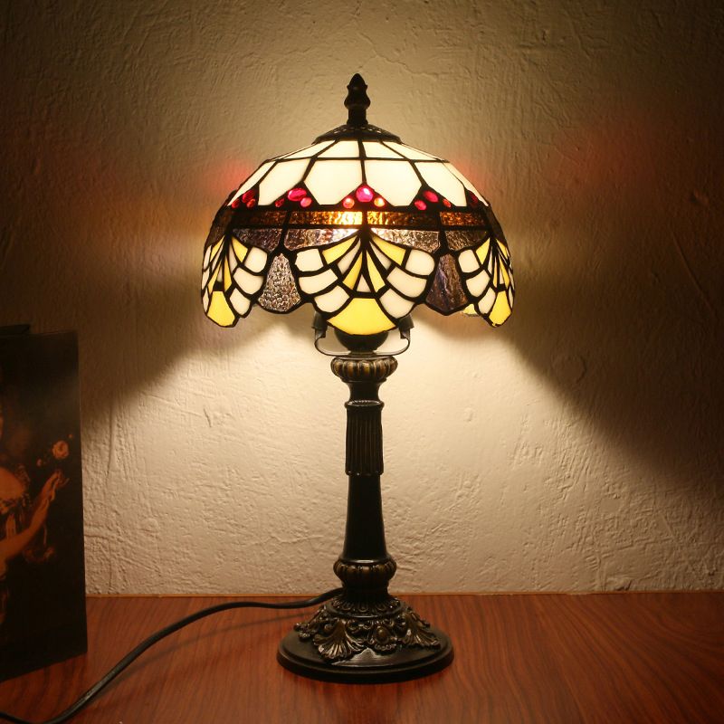Table Dome Light 1-Bulb Verre en vitrail Tiffany Tix Tablette de chevet avec motif de coquille en marron