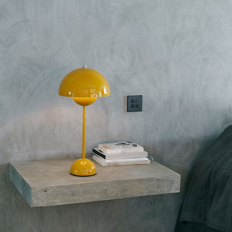 Lampada da tavolo a cupola a 1 luce Lampade da comodino contemporanee in metallo per camera da letto