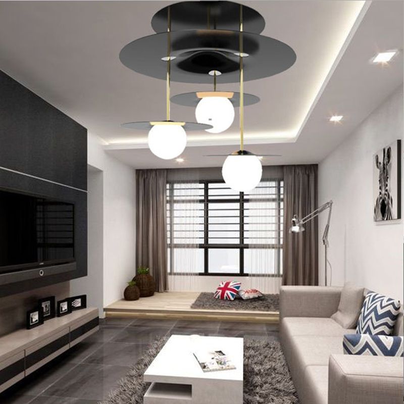 Illuminazione da soffitto nera a 3 teste con luce a semi-incasso in metallo a disco con paralume in vetro opale Orb