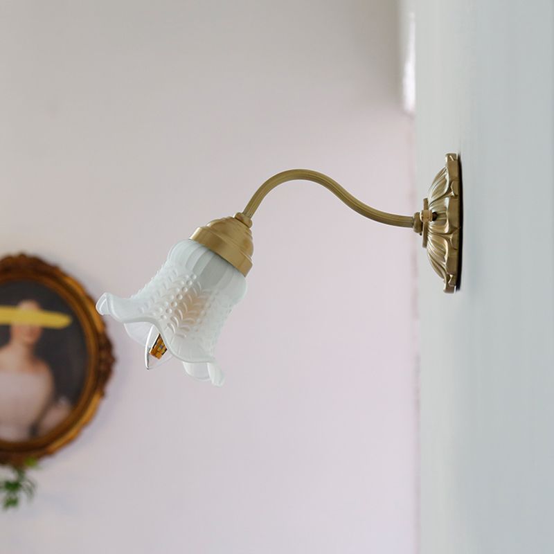 Lámpara de pared floral de luz simple lámpara de pared de vidrio prismático de latón antiguo