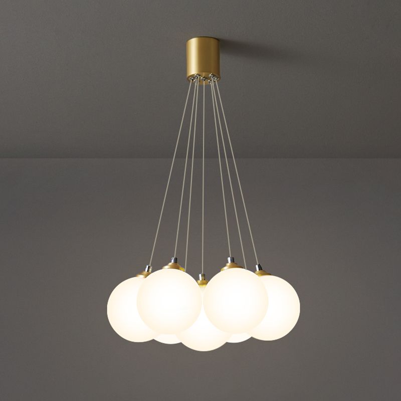 Moderne modische Globus Hanging Lampe Kupfer Innenheizlicht mit weißem Glasschatten