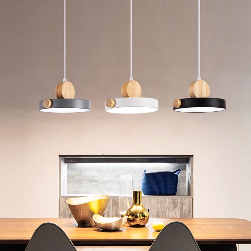 Forme de gâteau ronde Éclairage suspendu moderne Macaron Style Metal 1 Pendant léger