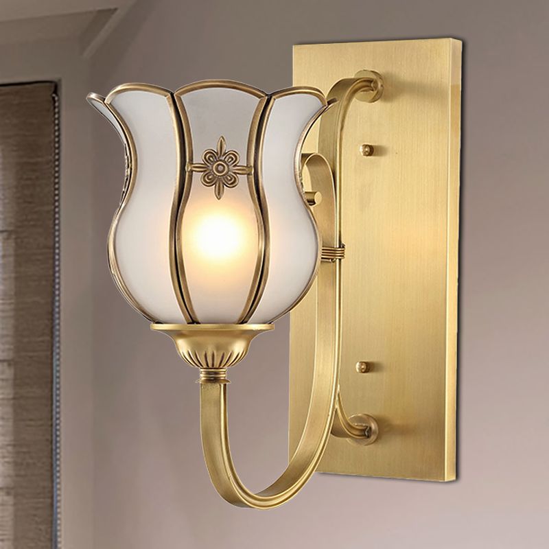 1-Head Metal Wall Light Traditionalism Brass Flower Living Room Wall Sconce Lighting with Bevel Glass Shade