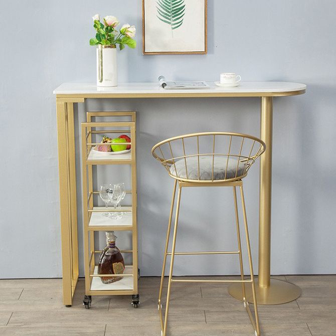 Tavolo da bar in glam in finta pub in marmo in finto tavolo da pranzo in ferro con doppio piedistallo