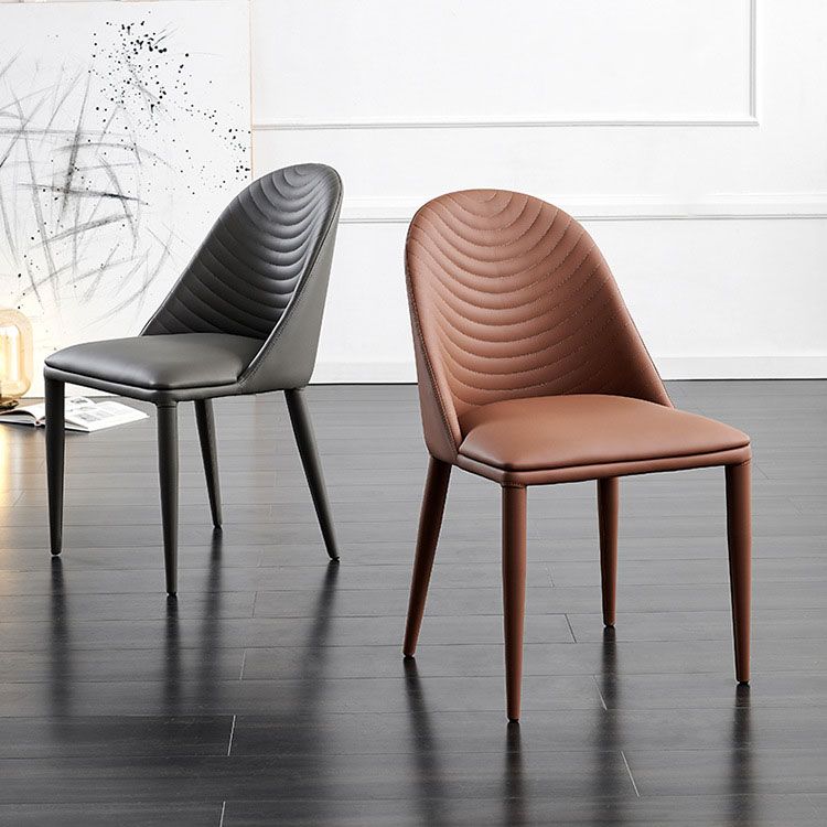 Silla sin brazos curvada de cuero moderna con acabado mate Parsons