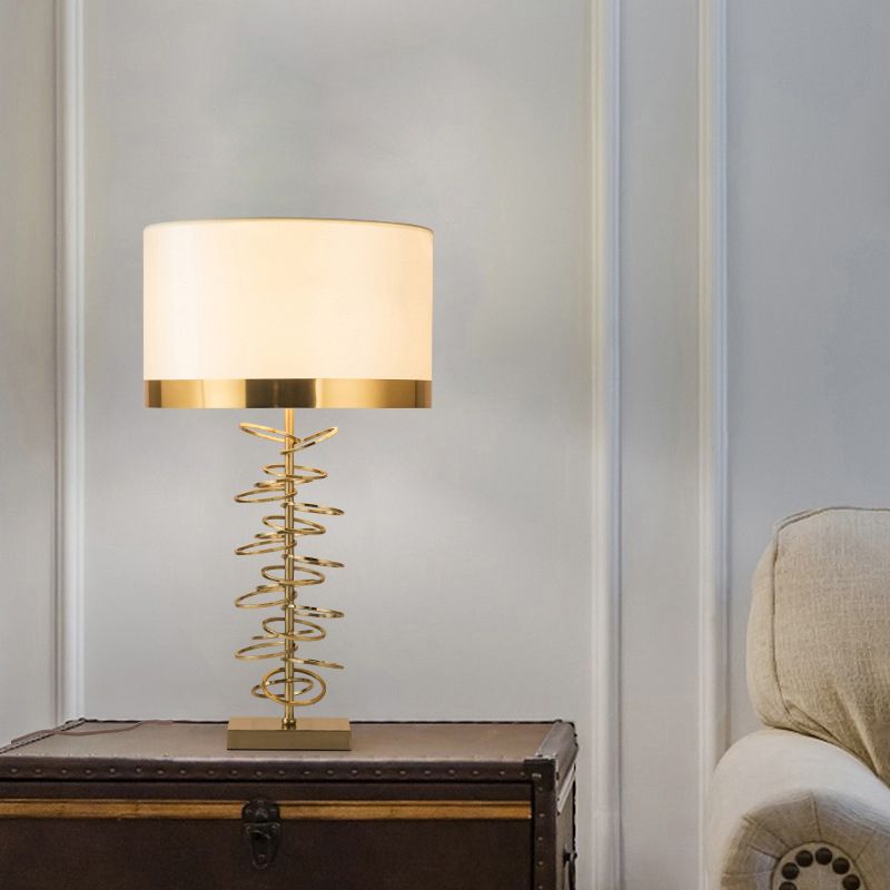Lampe de table de tambour de style classique 1 Lumière de table de chevet de tissu de tête avec anneau métallique en laiton