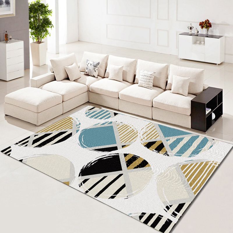 Modern Beige Rug Polyester Graphic Indoor Rug Washable Rug for Home Decor