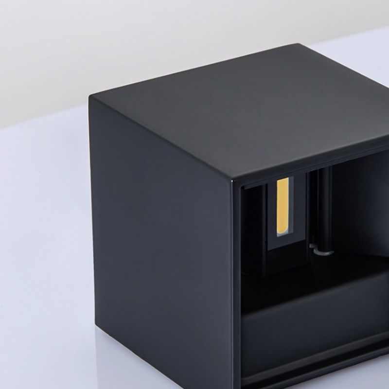 Quadratische Metallwandlampen 1-Licht-LED Moderne Außenwandhalterlampe für Garten