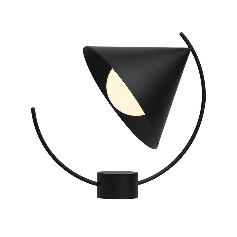 Luce da tavola svasata moderna metallo 1 testa lampada da scrivania nera con tonalità in vetro bianco globo
