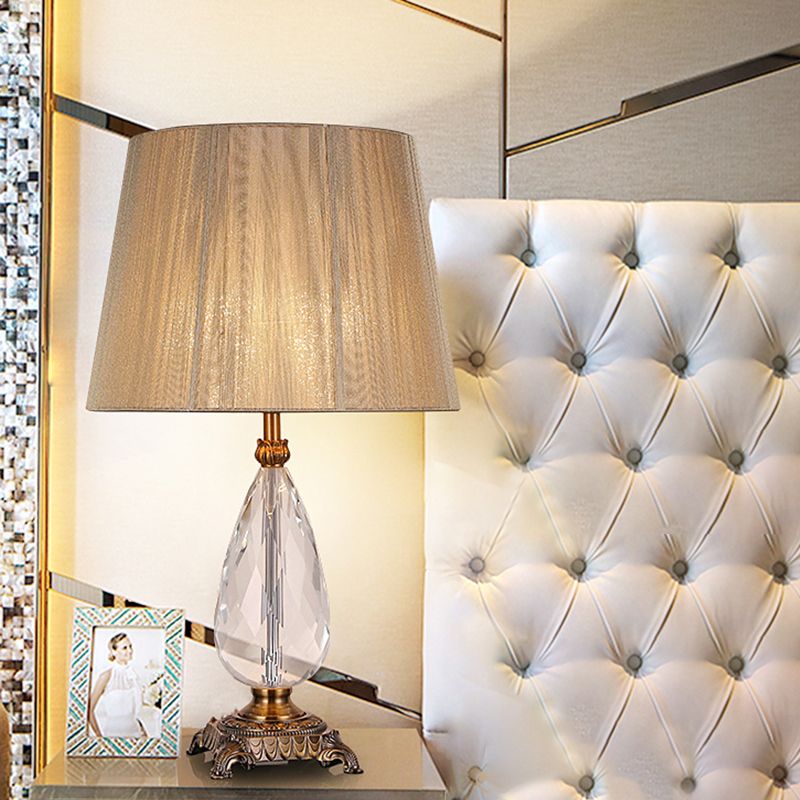 Eigentijdse tafellamp met 1 lamp, beige brede flare, kleine bureaulamp met stoffen kap