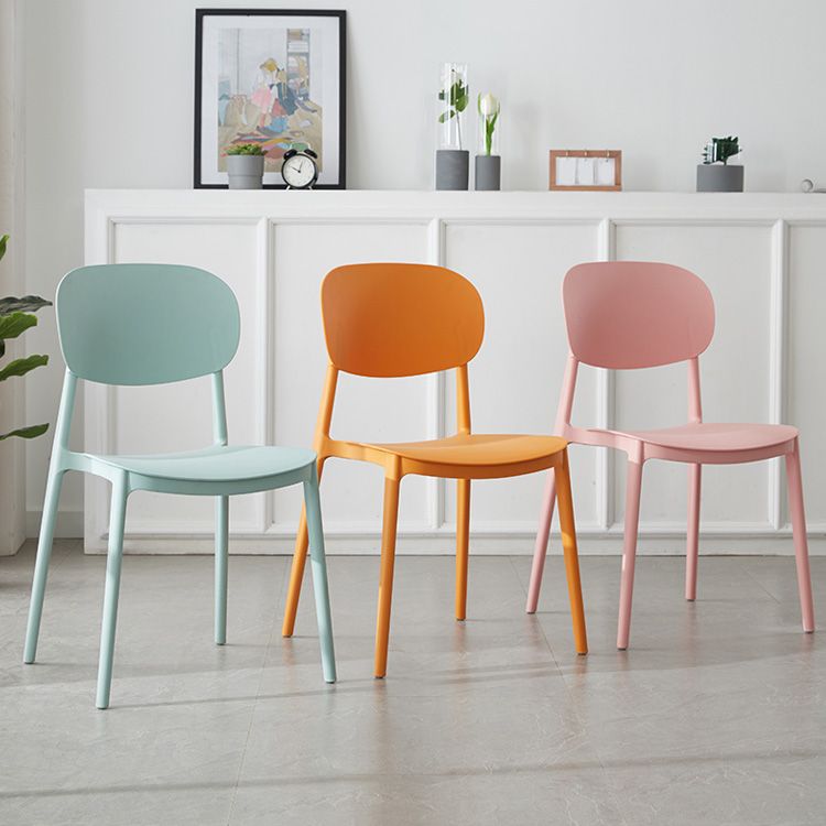 Chaise de salle à manger sans accoudoirs à dossier ouvert Chaises d'appoint empilables en plastique (Ensemble de 4)