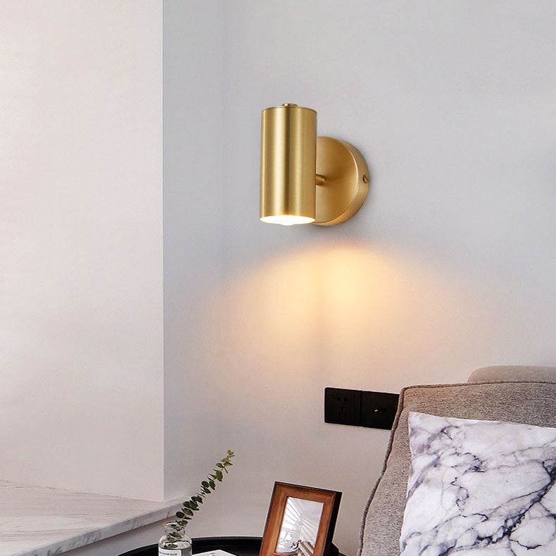 Lampada montata a parete in metallo regolabile contemporaneo per camera da letto