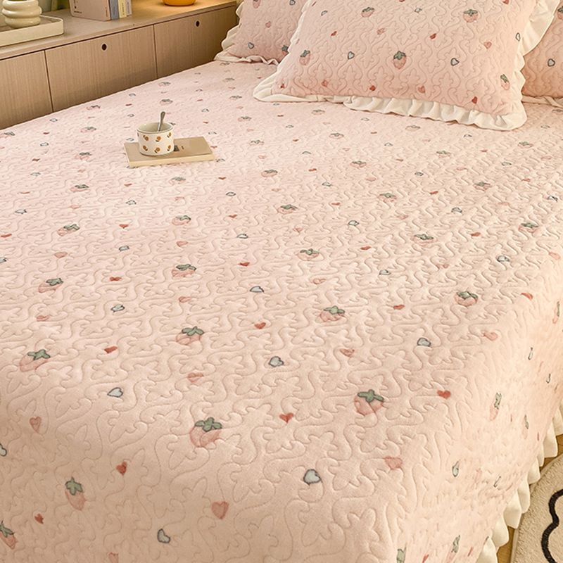 Popular Bed Sheet Strawberry Pattern Ruffle Detail Fade Resistant Bed Sheet