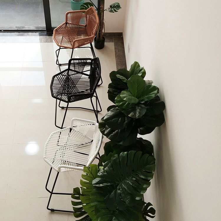 Moderne Armlehre Rückenlehne Theke Stuhl Iron Balcony Barhocker mit Rattansitz und Pedal
