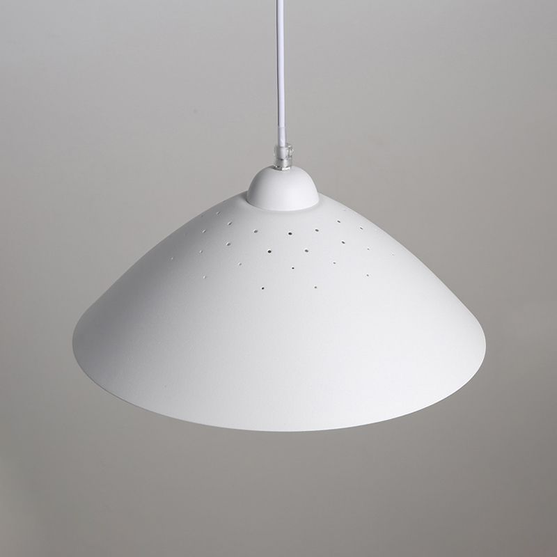 Lámpara colgante de metal cónico Contemporáneo 1 Luz de péndulo negro/blanco Luz para comedor
