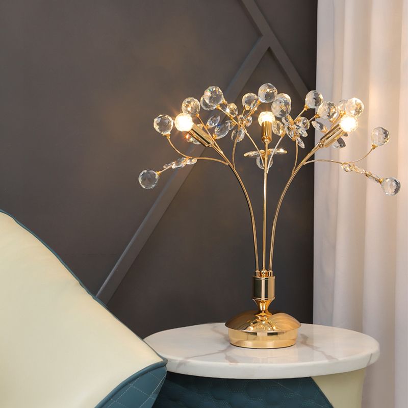 Lampada da comodino in cristallo smussato a globo Stile semplice 3 luci Illuminazione da scrivania in oro con piedistallo circolare