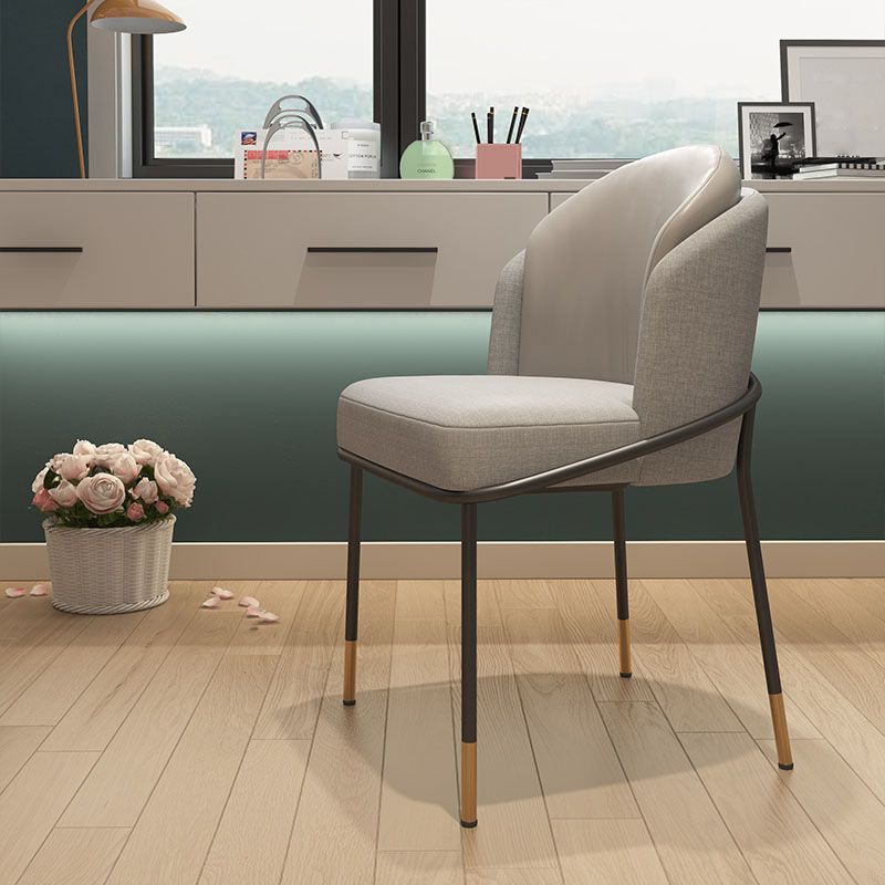 Glam metalen eetgeloze stoel gestoffeerde zijstoelen voor thuisgebruik