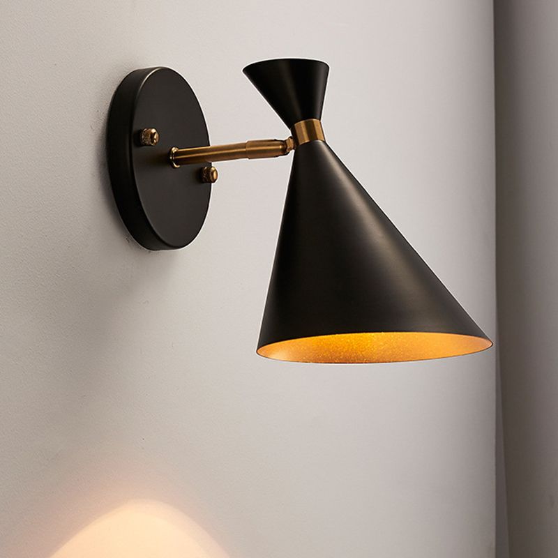 Nordic Fashion Metal Sconce Light Fixture Postmodern Style Wall Sconce for Living Room