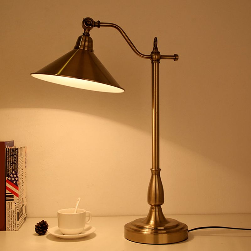Bronze konischem Tisch Licht Antiquitätenstil Metal 1 Kopf Nachtnachtlampe mit Rotationsgelenk