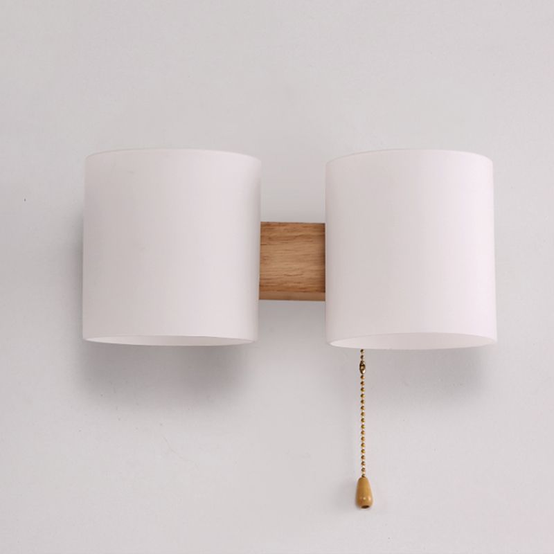 Application murale cylindroïde en bois dans la lampe murale en verre blanche de style concis moderne dans la couleur du journal