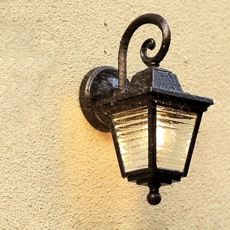 Lámpara de montaje de pared de una sola compuerta minimalista de linterna de vidrio acanalado trapezoide en negro