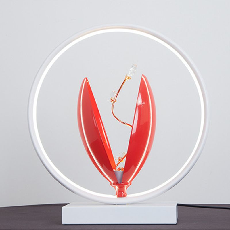 Lampada da comodino a LED Lampada da tavolo moderna in alluminio fiorito con accenti di cristallo in nero/rosso/rosa