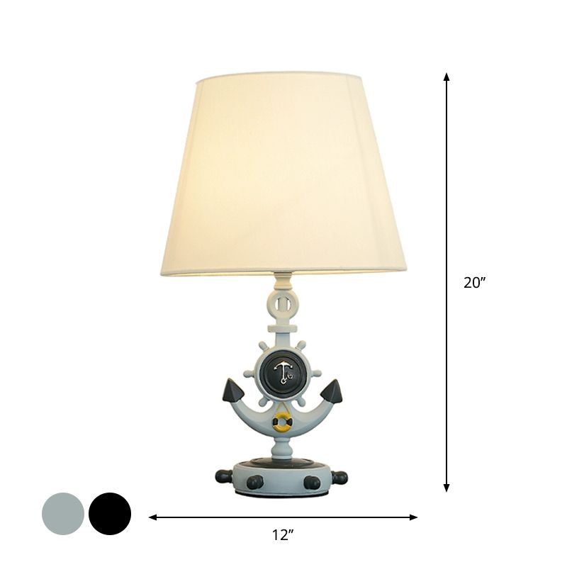Lampada da tavolo a cono nautico in tessuto 1 luce per sala studio, illuminazione notturna con base di ancoraggio e piedistallo del timone in nero/blu