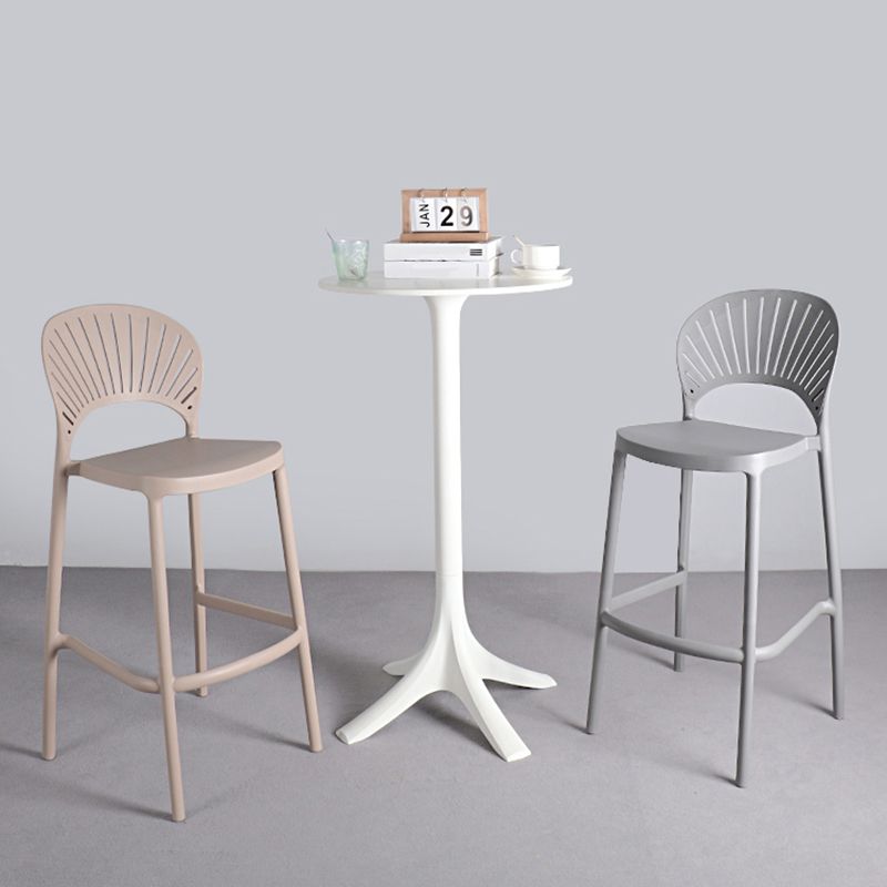 Taburetes de bar apilables de plástico de estilo nórdico para uso doméstico, taburetes con respaldo bajo sin brazos