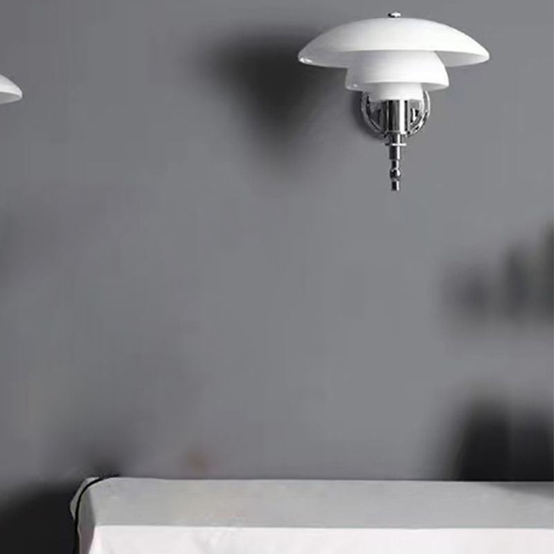 Modern Metal Wall Lamp 1-Light Wall Mount Lamp with Glass Shade for Bedroom