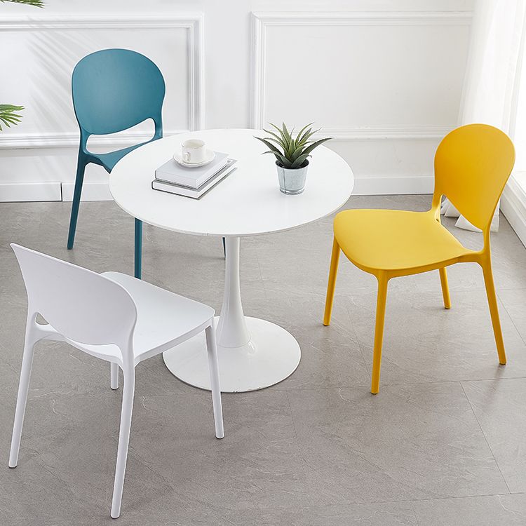 Plastic stapelbare armloze eetkamerstoelen open stoel met de achterkant (set van 4)