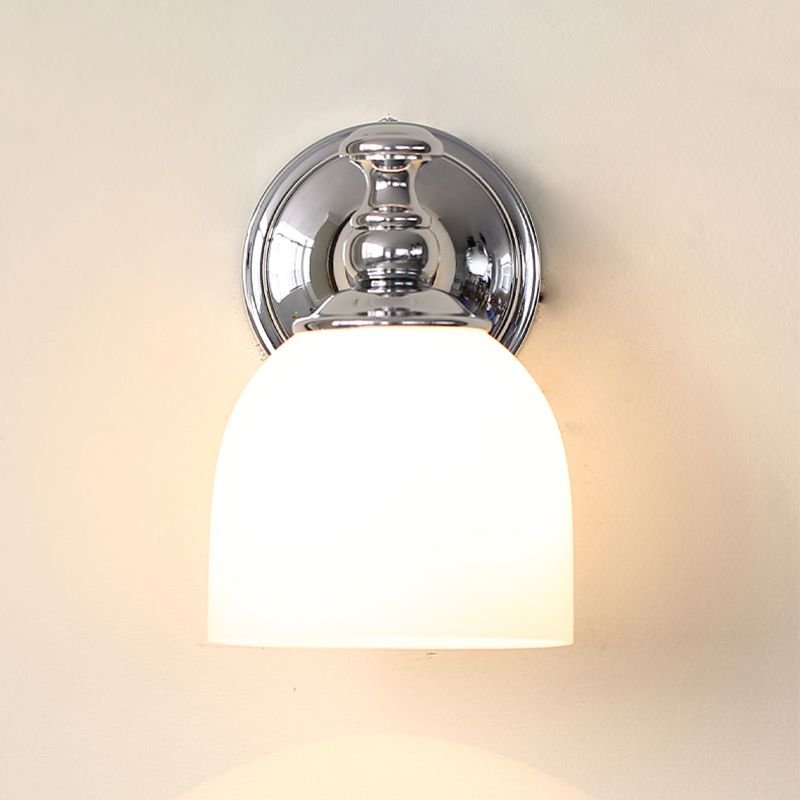 Lampada di montaggio a campana di vetro bianco di latte tradizionale 1/2-bulba da parete interna la luce in cromo
