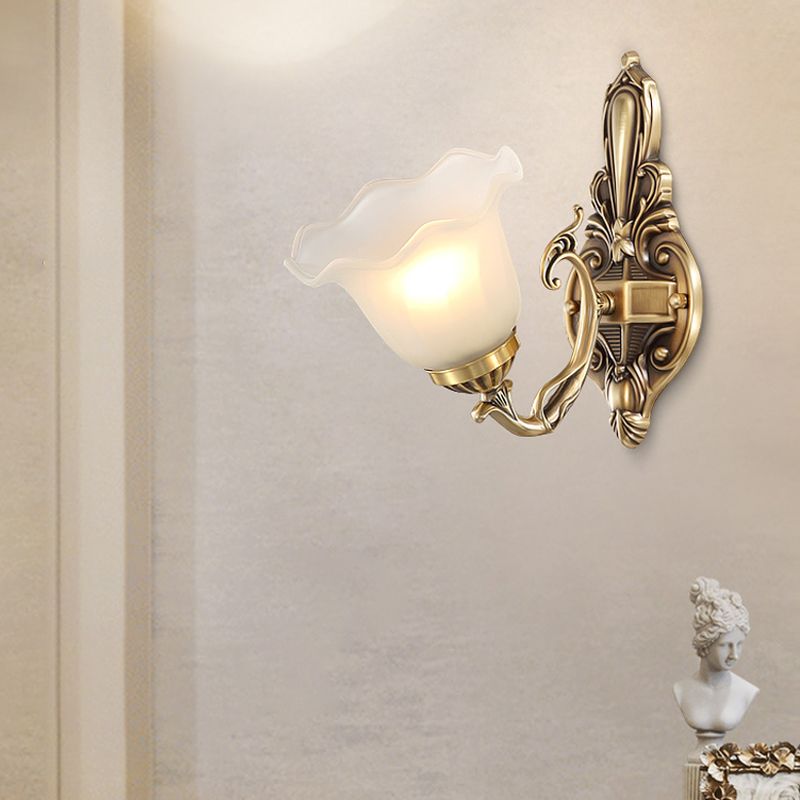 Lámpara de pared de la cama de forma de floración Estilo retro Retro Vidrio esmerilado Uno de la pared de la pared de latón antiguo