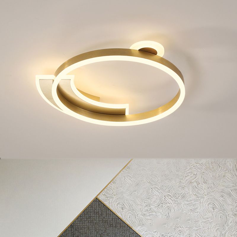 18"/26" Width Halo Ring Dining Hall Flushmount Lighting Metal Modern LED Flush Ceiling Lamp in Gold