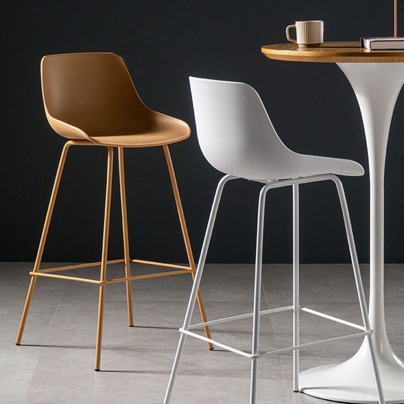 Scandinavian Metal Plastic Counter Stools Low Back Indoor Bar Stool with Bucket Seat